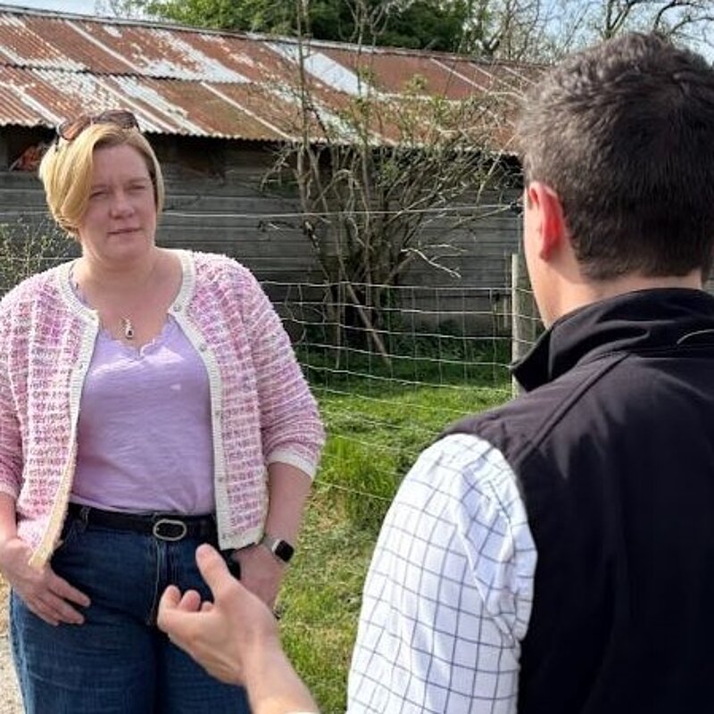 Zöe speaking to residents